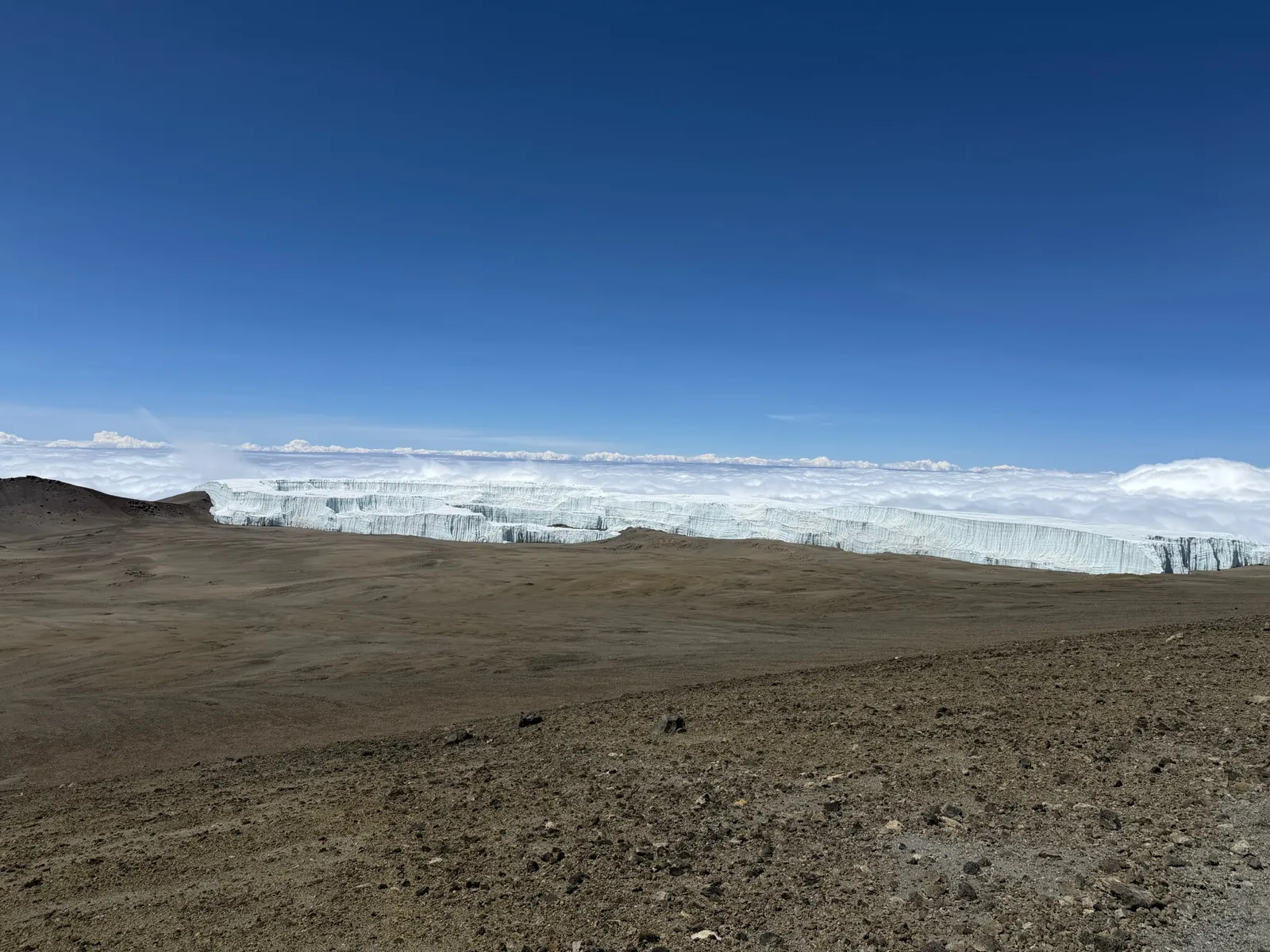 Climbers crossing the high plateau near the northern glaciers